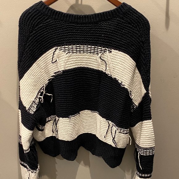 Oversized Couture Zafiris Rustic Navy White V-Neck Sweater - Picture 3 of 9